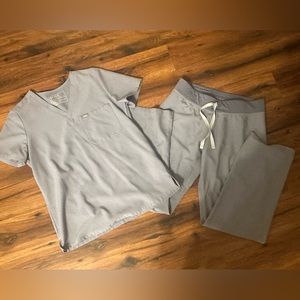 Size small Figs scrub set